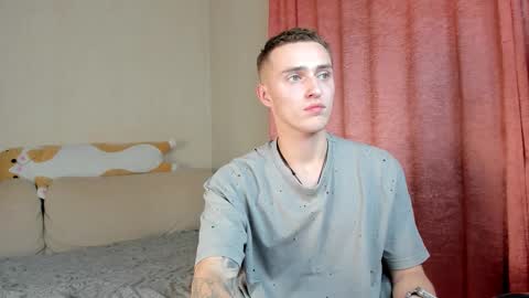 Snapshot of crazybottom99 chatting on 28, 10, 2025 Alex online show from 28, 10, 2025