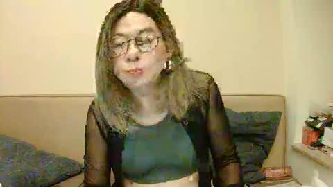 Snapshot of crazychika chatting on 19, 10, 2025 Kelly   online show from 19, 10, 2025