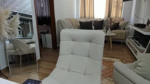 LAURA online show from 4, 2, 2026