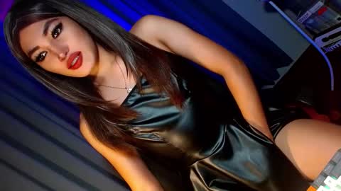 Snapshot of creamycum_celinexxx chatting on 5, 1, 2025 Celine online show from 5, 1, 2025