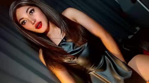 Snapshot of creamycum_celinexxx chatting on 12, 1, 2025 Celine online show from 12, 1, 2025