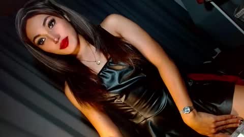 Snapshot of creamycum_celinexxx chatting on 12, 1, 2025 Celine online show from 12, 1, 2025