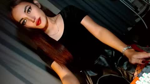 Snapshot of creamycum_celinexxx chatting on 23, 1, 2025 Celine online show from 23, 1, 2025