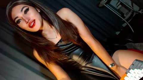 Snapshot of creamycum_celinexxx chatting on 24, 1, 2025 Celine online show from 24, 1, 2025