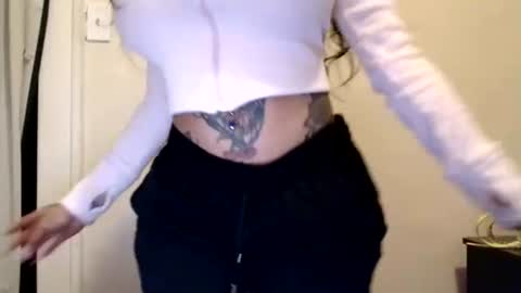 CreamyExotica online show from 3, 2, 2025