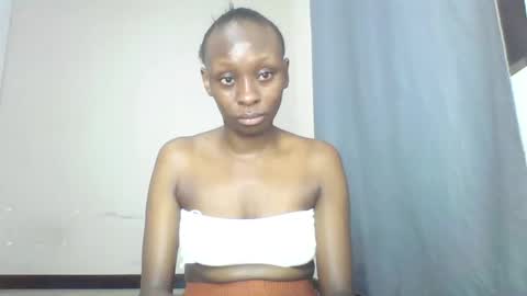 Snapshot of creamypitches chatting on 2, 11, 2025 creamy pussy online show from 2, 11, 2025