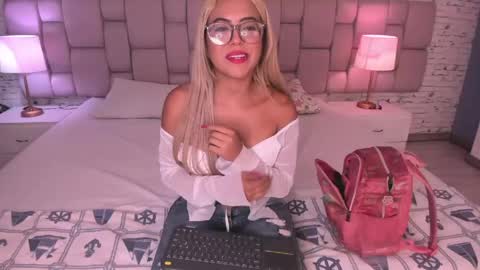CristyBloom  online show from 1, 6, 2026