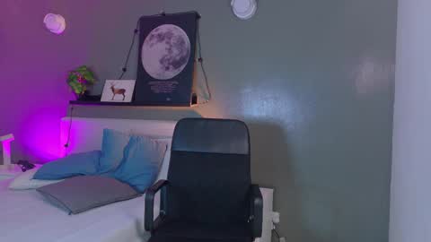 Nicole  Connection time 220pm-910pmCol online show from 13, 11, 2025