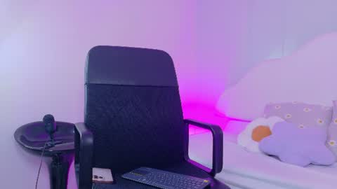 Snapshot of cristalcornner_ chatting on 28, 7, 2026 Nicole Connection time 220pm-910pmCol online show from 28, 7, 2026