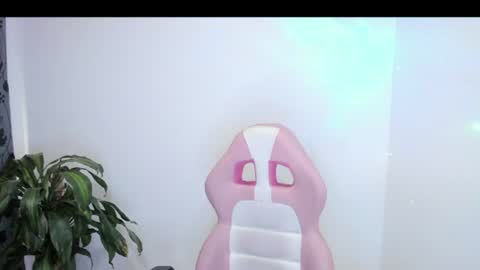 Snapshot of cristall_sweett0 chatting on 4, 7, 2026 sofia online show from 4, 7, 2026