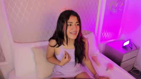 Snapshot of cristin_collins chatting on 1, 8, 2026 C R I S T I N online show from 1, 8, 2026