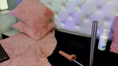 Snapshot of cristinawhite chatting on 1, 12, 2025 Cristina online show from 1, 12, 2025