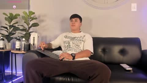 Cristopher online show from 8, 4, 2026