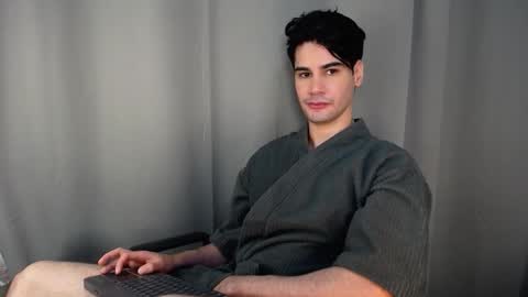 Snapshot of cristopher_vega182 chatting on 24, 11, 2025 cristopher online show from 24, 11, 2025