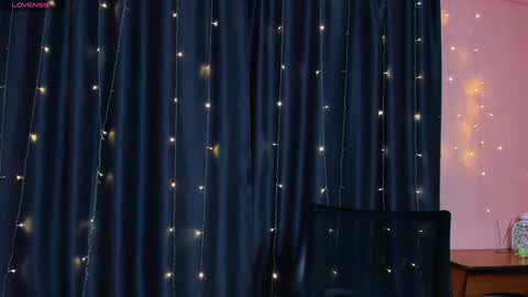 Snapshot of cross_the_line chatting on 30, 12, 2024 xx Amina xx online show from 30, 12, 2024