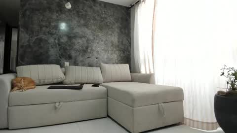 Snapshot of crysstal_jenner chatting on 16, 11, 2025 Cryss online show from 16, 11, 2025