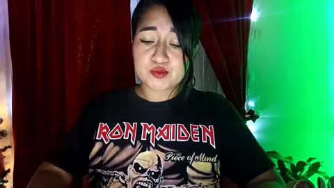 Snapshot of crystal_669 chatting on 23, 12, 2024 carol online show from 23, 12, 2024