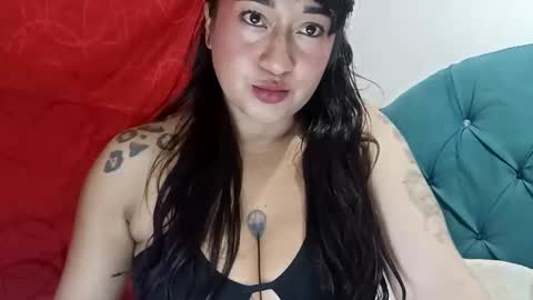 Snapshot of crystal_669 chatting on 18, 12, 2025 carol online show from 18, 12, 2025