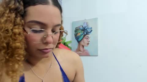 Snapshot of crystal_bunn chatting on 1, 12, 2025 Crystal online show from 1, 12, 2025