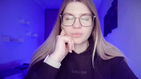 crystalblush01 online show from 28, 4, 2026