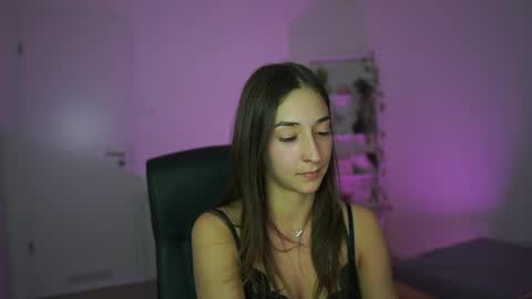 Snapshot of crystalbrunette18 chatting on 8, 4, 2026 Crystalbrunette18 online show from 8, 4, 2026