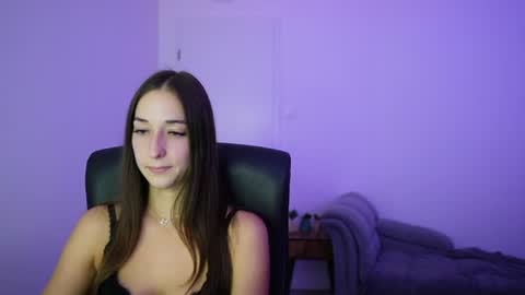 Snapshot of crystalbrunette18 chatting on 5, 7, 2026 Crystalbrunette18 online show from 5, 7, 2026
