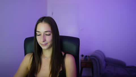 Snapshot of crystalbrunette18 chatting on 10, 7, 2026 Crystalbrunette18 online show from 10, 7, 2026
