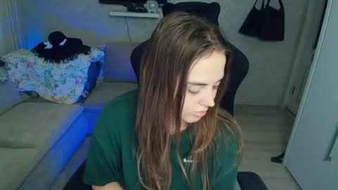 Snapshot of crystalemily chatting on 2, 7, 2026 crystalemily online show from 2, 7, 2026