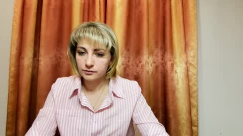 Snapshot of crystalfever_ chatting on 10, 5, 2026 Mary online show from 10, 5, 2026