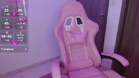 Snapshot of crystalitesq chatting on 17, 2, 2025 Olivia  online show from 17, 2, 2025