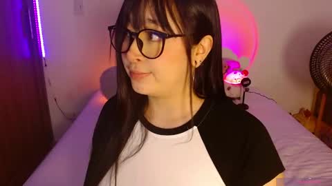 Snapshot of crystalitesq chatting on 5, 6, 2026 Olivia online show from 5, 6, 2026