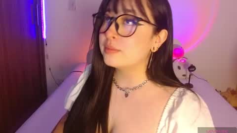 Snapshot of crystalitesq chatting on 24, 7, 2026 Olivia online show from 24, 7, 2026