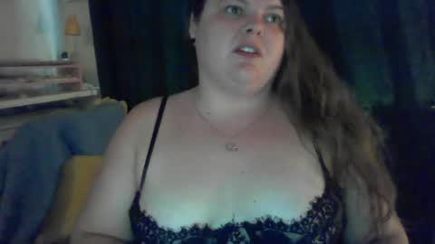 Snapshot of crystalizzzee chatting on 15, 6, 2026 Herekittykitty69 online show from 15, 6, 2026
