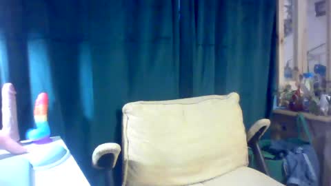 Snapshot of crystalizzzee chatting on 17, 6, 2026 Herekittykitty69 online show from 17, 6, 2026