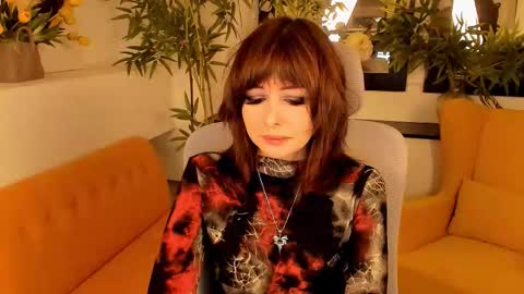 Snapshot of crystallbloom chatting on 18, 9, 2025 crystallbloom online show from 18, 9, 2025