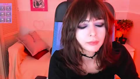 Snapshot of crystallbloom chatting on 14, 10, 2025 crystallbloom online show from 14, 10, 2025