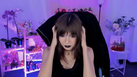 Snapshot of crystallbloom chatting on 16, 12, 2025 crystallbloom online show from 16, 12, 2025