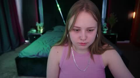 crystallpaws_ online show from 22, 9, 2025