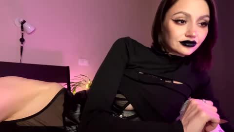 Snapshot of crystalmolly chatting on 17, 12, 2024 Molly Moore online show from 17, 12, 2024