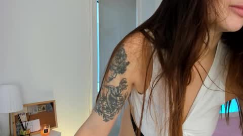 Snapshot of crystalnova_ chatting on 7, 11, 2025 Kristina online show from 7, 11, 2025