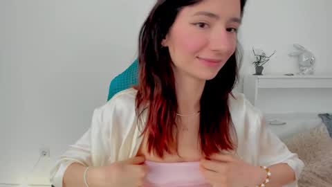 Snapshot of crystalnut chatting on 16, 11, 2025 Maria online show from 16, 11, 2025