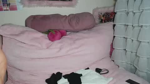 MissCrystal online show from 4, 12, 2025