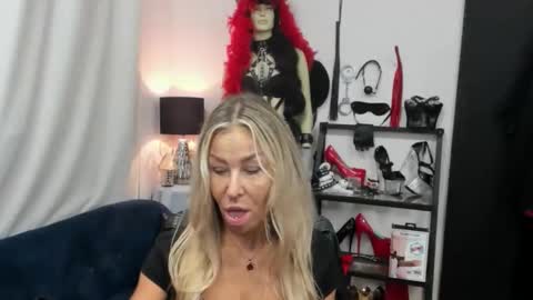 CrystalHotty online show from 17, 9, 2025