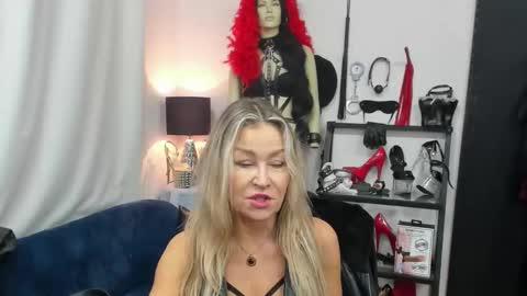 CrystalHotty online show from 22, 10, 2025