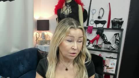 CrystalHotty online show from 2, 4, 2026