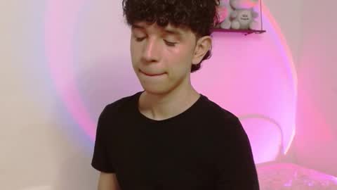 Cuddly online show from 19, 2, 2026