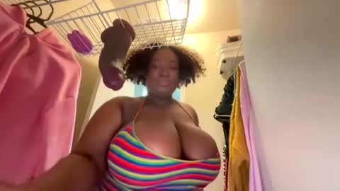 Snapshot of cum4maxsgirl chatting on 29, 7, 2026 cutiecamgirl 3 online show from 29, 7, 2026