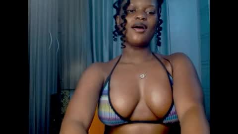 Snapshot of cum_ebony_petitxx chatting on 25, 4, 2026 cath online show from 25, 4, 2026