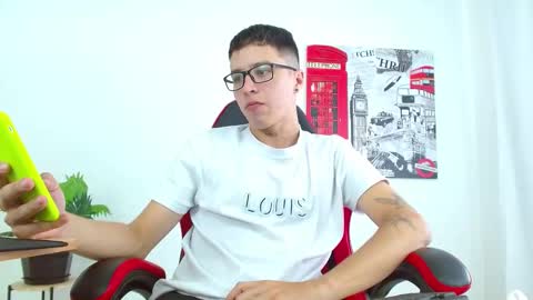 cumandres online show from 23, 9, 2025