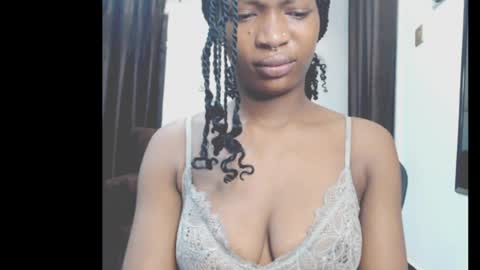Snapshot of cumebony_petit chatting on 20, 5, 2026 cumebony_petit online show from 20, 5, 2026